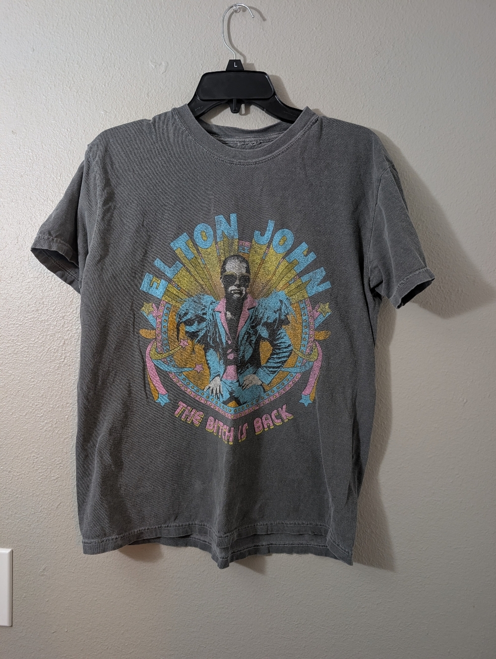 Elton John “The B*Tch Is Back” Graphic Band Tee Size Medium